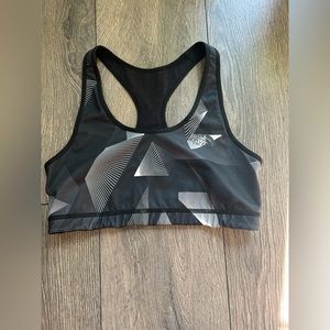 woman’s north face sports bra!